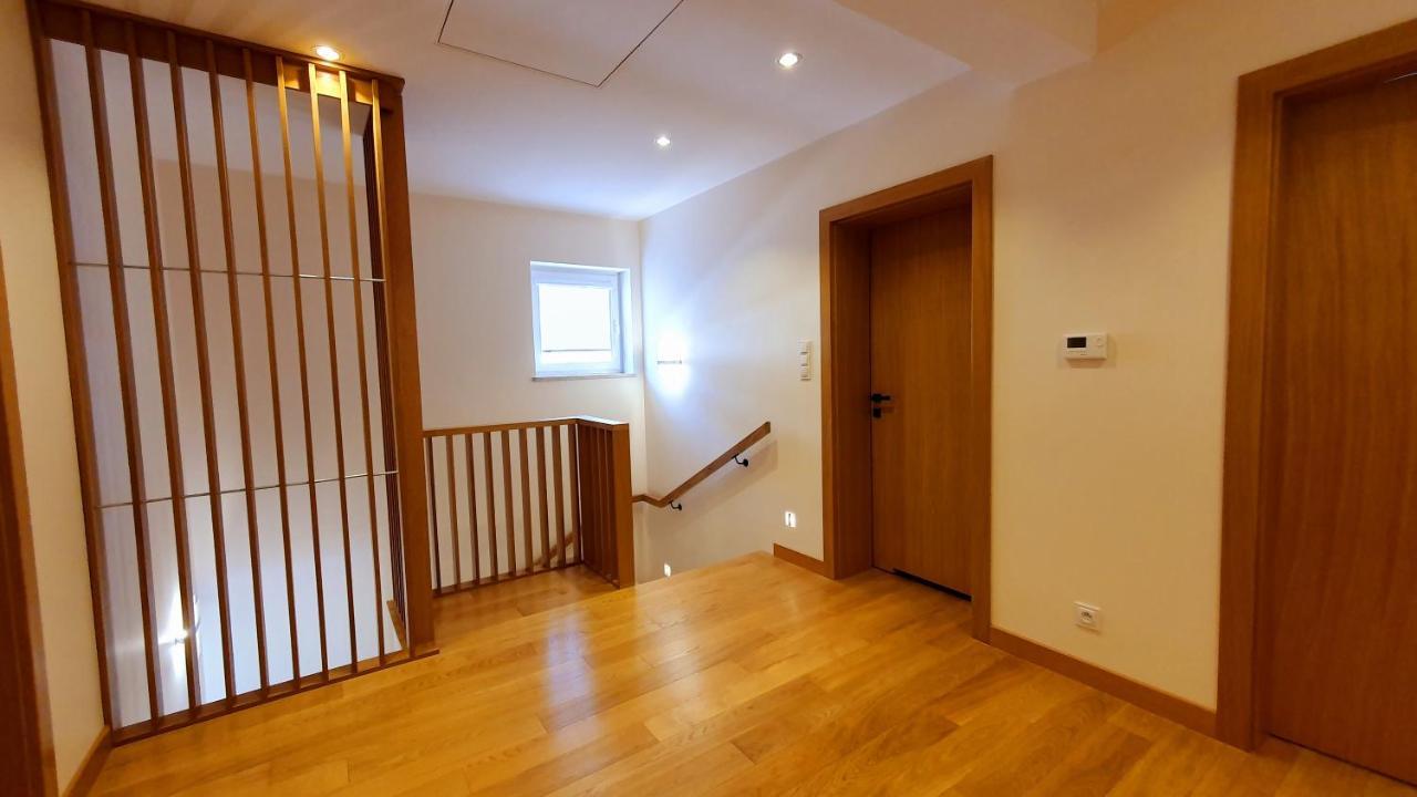 Villa West *